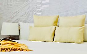 Canaryislandshost L Room